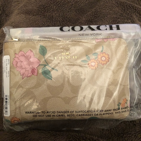 SALE!!! NWT Coach floral beautiful wristlet!! PRICE FIRM - Picture 5 of 5